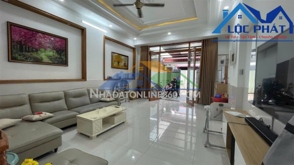 Bán căn nhà 1 trệt 2 lầu gần Siêu Thị BigC Phường Long Bình Tân, Tp Biên Hoà giá 4 tỷ2