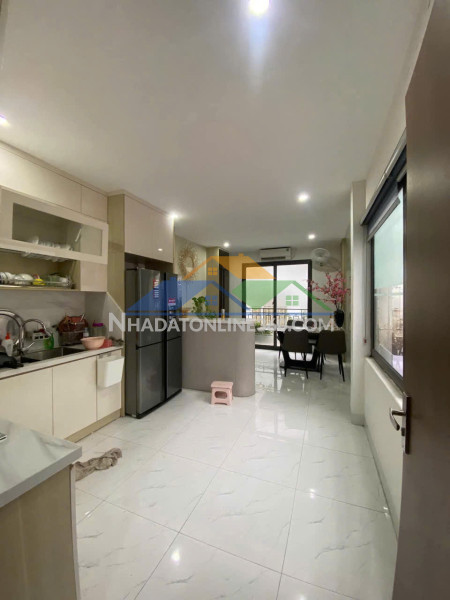 Nhà phân lô - cầu giấy - ô tô - thang máy -kinh doanh - văn phòng - 40m - 5 tầng - 12 tỉ.