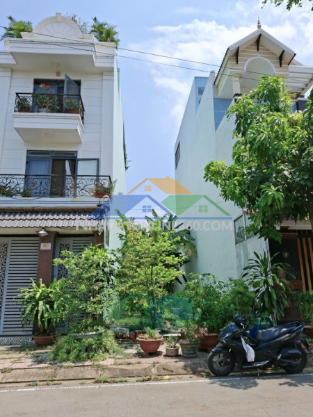 Bán đất khu phân lô, ngay công viên, phân lô 5mx25m, phù hợp xây nhà cao tầng để ở hoặc chdv cho thuê giá cao.
