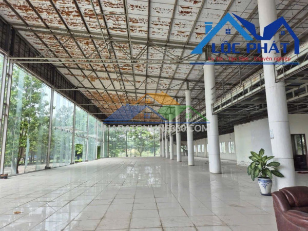 Cho thuê Showroom trưng bày sản phẩm dt 6445m2 giá chỉ 4,5 đô (KHOẢN 725 triệu/ tháng) Cho thuê Showroom trưng bày sản phẩm dt 6445m2 giá chỉ 4,5 đô (KHOẢN 725 triệu/ tháng)