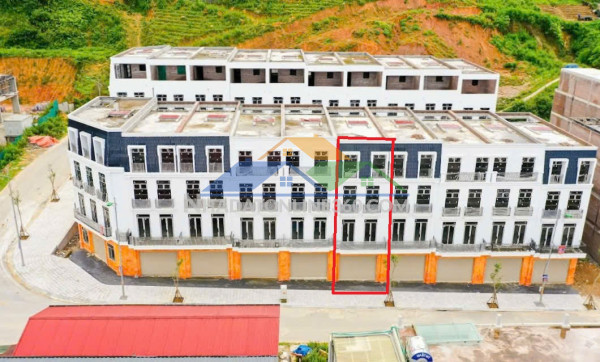 Bán liền kề xây sẵn 4 tầng vị trí trung tâm hành chính mới sapa. giá tốt