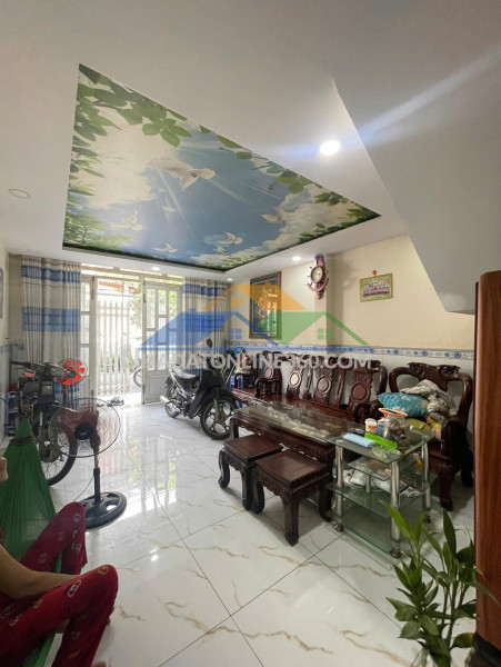 Bán nhà lũy bán bích, tân phú, sát đầm sen, 2 tầng, chỉ hơn 1 tỷ