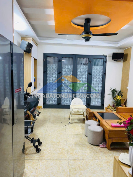 Nhà ngõ thông quy hoạch ra mặt đường gần trường, chợ