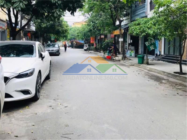 Mặt phố bồ đề dtích 240m,3 tầng,mt 6m,đg ô tô tránh,sân vườn,gara,kdoanh,giá 49.x tỷ