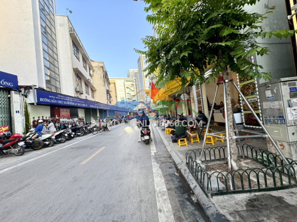 Trung tâm đống đa - phân lô - oto 4 chỗ đỗ cửa - 10m oto tránh đỗ ngày đêm - ngõ thông - kinh doanh nhỏ