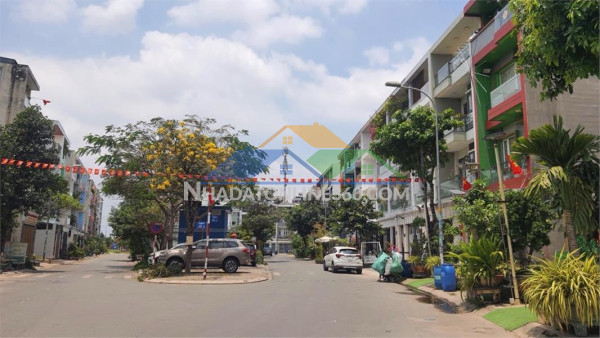 Bán kho xưởng 925m² – 4 sổ riêng – mặt tiền hương lộ 2 – giá 60 tỷ – đối diện chung cư