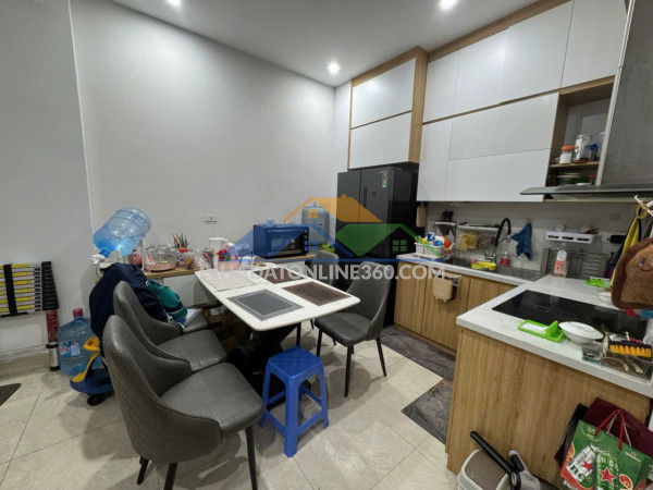 Chính chủ bán căn hộ royal city, tầng thấp, view bể bơi, hướng đông nam, mát mẻ Chính chủ bán căn hộ royal city, tầng thấp, view bể bơi, hướng đông nam, mát mẻ