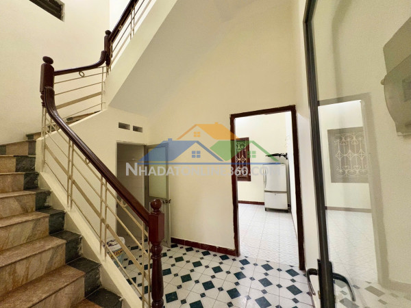 Cho thuê nhà ngõ khương đình, 3 tầng x 50m2, 2 ngủ, kd online, vp. công ty, ở gđ 12.5 triệu