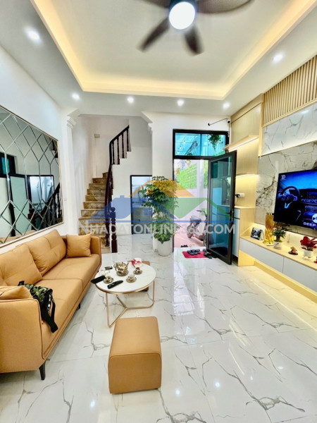 Nhà đường hoàng mai oto qua ngõ 39m chỉ nhỉnh 5** tỷ