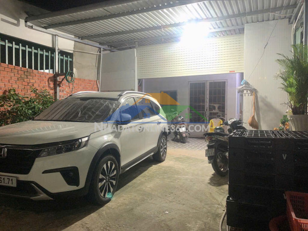 ????biệt thự 3 tầng p. thạnh xuân q.12 81m2 ngang khủng 6,2m-4pn chỉ nhô 7tỷ

????kết cấu: 1 trệt 2 lầu sân thượng trước , 4pn , 4wc , sân để xe hơi , ban công