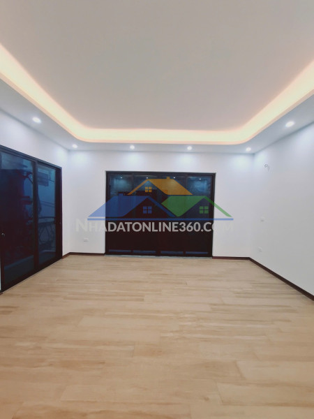 Bán nhà c4 ngọc lâm 41m chỉ 1 nhà ra mặt phố hơn 5 tỷ còn tl.