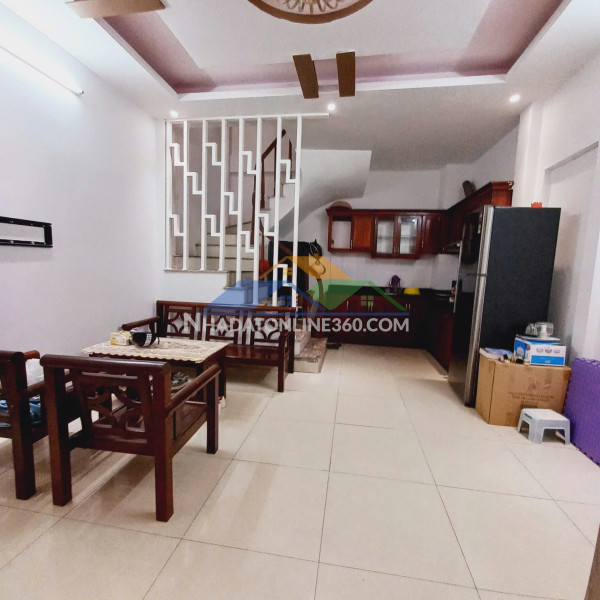 Cho thuê nhà ngõ ô tô phố hoàng văn thái, 4 tầng x 50m2, 5 ngủ, 19.5 triệu vp, trung tâm