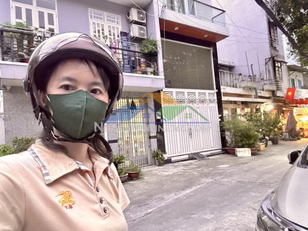 Hiếm có vị trí đẹp thế này ; nhà vừa gần trường, gần siêu thị diện máy- liên thông nhiều hướng- bến vân đồn- hoàng biệu, nguyễn tất thành qua q1,8,7 điều nhanh