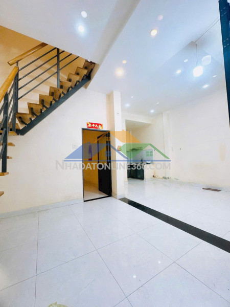 Nhà cách chỗ đậu oto 1 căn lưu quý kỳ p10q8