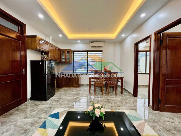 Bán nhà hoàng quốc việt 101m2x5t,view hồ,ôtô, kinh doanh,mặt tiền 5.3m, giá 32.8 tỷ