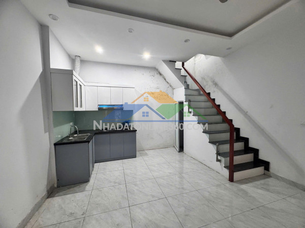 Cho thuê nhà ngõ 192 lê trọng tấn thanh xuân.40m2x2 tầng.2 ngủ.8 triệu