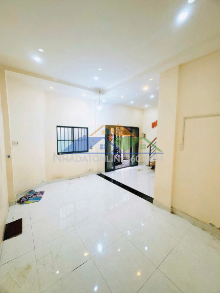 Nhà 2 tầng mới, nở hậu sát hẻm ôtô p10.q8. giá 2,78 tỷ bớt lộc Nhà 2 tầng mới, nở hậu sát hẻm ôtô p10.q8. giá 2,78 tỷ bớt lộc