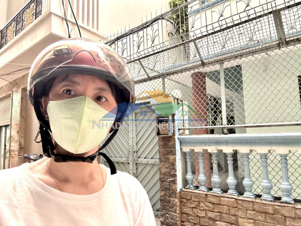 Nhà đoàn văn bơ có 2 mặt tiền- mặt trước vĩnh khánh có sẵn dòng tiền cho thuê- mặt sau chủ ở- xe hơi đổ cửa- thông ra hoàng diệu, nguyễn tất thành.