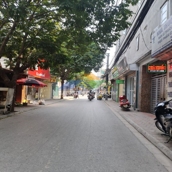 Ngay giữa trung tâm của trung tâm trâu quỳ có 55m2 đất ô tô siêu đẹp.