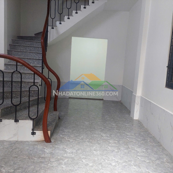 Chính chủ cần bán nhà riêng xây 4 tầng một tum, ngõ rộng 2m cách đường ô tô 100m tại cầu bươu, thanh trì