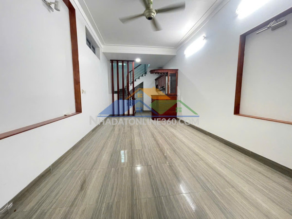 Cần bán nhà 5 tầng 20m ô tô đỗ rẻ nhất thị trường tại minh khai, hbt