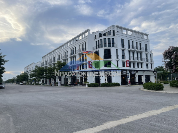 Biệt thự mặt biển sầm sơn. sổ lâu dài. vào khai thác được ngay. lh: 0966 343 969