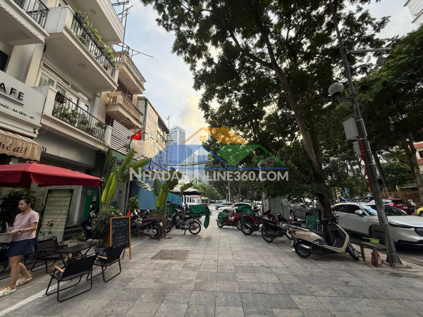 Tòa apartment (chdv) mặt phố xuân đỉnh 155m/ 9tầng/mt 7m 79 tỷ,cho thuê 260tr/tháng