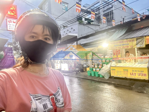 Nhà bán đường hoàng diệu- nhà 3 tầng - mới đẹp- khu vực kinh doanh sàm uất - dân cư đông đúc- thông ra vĩnh khánh- qua q1 chỉ 2 phút.