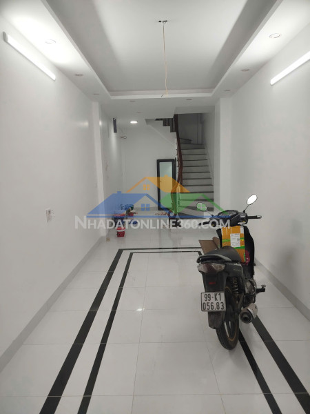 Cho thuê nhà nguyên căn mới kinh kong ngõ 100 thúy lĩnh, 33m2 x 5 tầng, 3 ngủ kk, 8 triệu