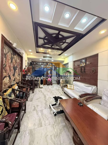 Nhà mt đường hồ văn huê phường 9 quận phú nhuận .