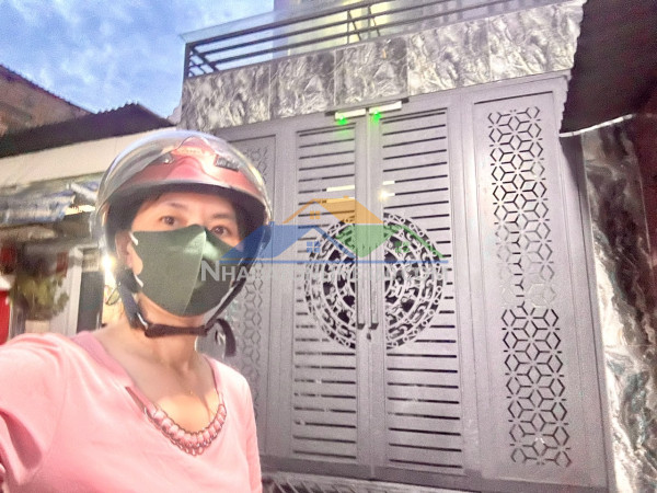 Chủ thiên chí bán nhà đường xóm chiếu- đẹp bề thế- nở hậu- xe tải quay đầu đươc-thông tứ tung- xóm chiếu, khánh hội, nguyễn tất thành.