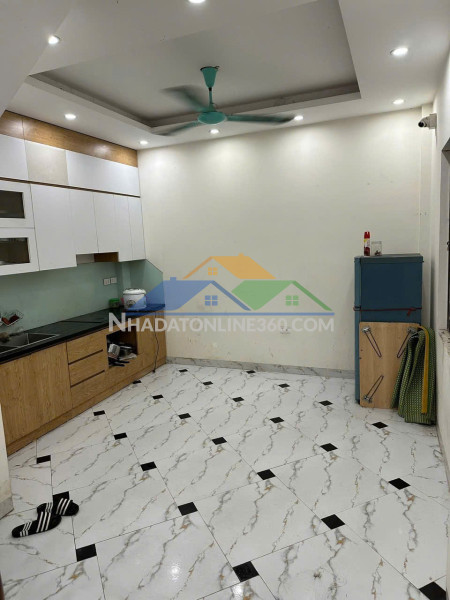 Cho thuê nhà 4 tầng, 4 ngủ,4wc, nhà mới đẹp, điện nước giá dân ngõ 245 di trạch,hoài đức