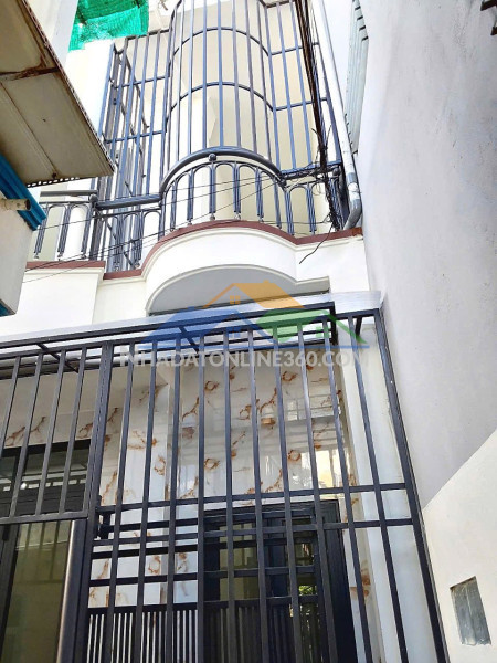 Bán nhà 2 tầng đương 2 ô tô gần nhà thờ ba làng gần biển vĩnh hoà