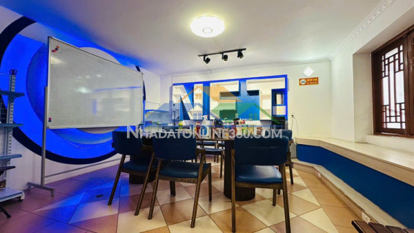 Cho thuê nhà ngõ 135 đội cấn, 5 tầng x 30m2, 3 ngủ, 11 triệu ở gđ, nhóm đi làm, vp, kd on