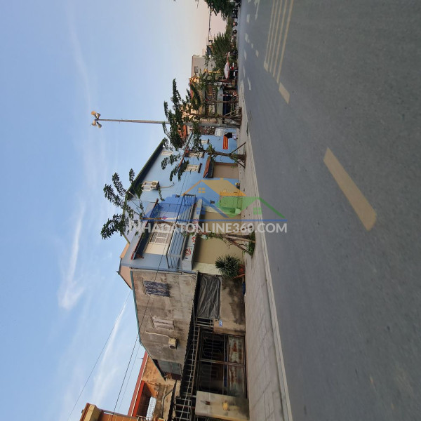 Trung tâm gia lâm. 90m2, mt 6m, 2 container tránh nhau. 800m ra ngã tư trâu quỳ. lh 0989894845