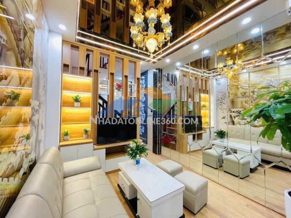 Trung tâm cầu giấy - tiện ích ngập tràn - gần chợ - tttm - 3 thoáng - nội thất xa hoa luxury Trung tâm cầu giấy - tiện ích ngập tràn - gần chợ - tttm - 3 thoáng - nội thất xa hoa luxury
