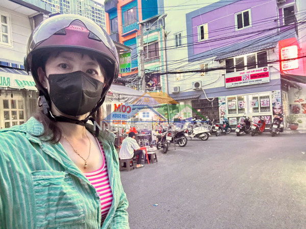 Nhà bán đường xóm chiếu - xe hơi ngủ trong nhà- qua tôn thất thuyêt, nguyễn tât thành, Nhà bán đường xóm chiếu - xe hơi ngủ trong nhà- qua tôn thất thuyêt, nguyễn tât thành,