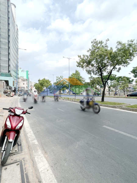 Nhà mới 7 tầng mặt tiền đường kinh dương vương p12q6