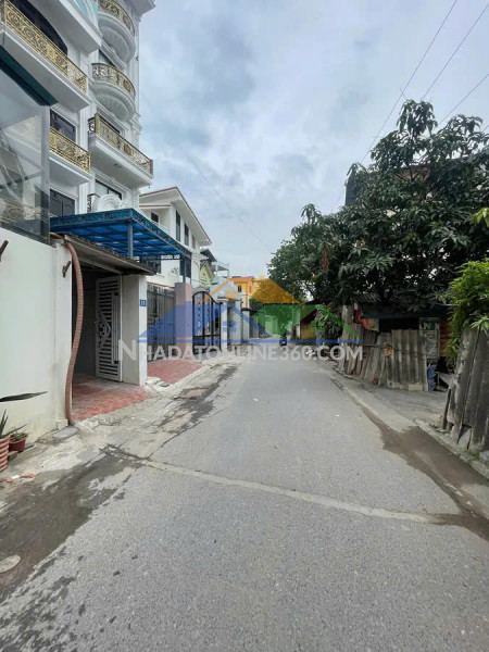 Bán đất  ngõ thông ô to vào bát khối 52 m2 x 8.45 tỷ long biên.
