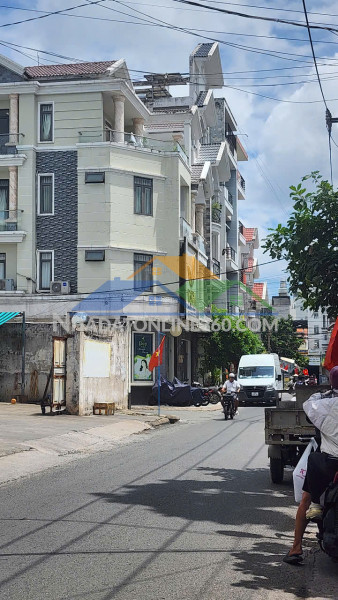 Lạc long quân-65m2-nhà mới xây- xe ngủ trong nhà - chỉ 8.x tỷ