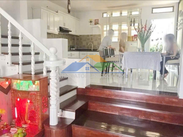 90m2 - giá 13 tỷ - 4 tầng - 4PN - nhà phố gần sông đường D4, Q7