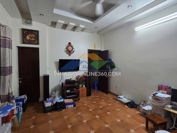 Cho thuê nhà ngõ ô tô vừa ở vừa kd khương thượng 2 tầng x 31m2, 2 ngủ, 9 triệu