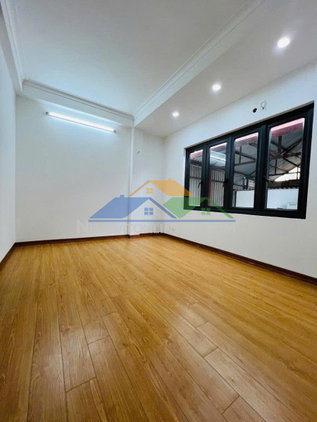 Xuân đỉnh nhà mới 7 tầng thang máy – ô tô đỗ cổng – 40m ra ô tô tránh – vài bước chân ra công viên hòa bình.