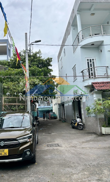 Bán nhà 2 mặt tiền  - xe hơi đổ cửa quay đầu thoải mái - gần trường học - đường tôn thất thuyết ra khánh hội ,hoàng diệu????????