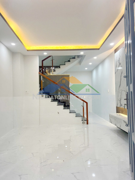 Nhà góc 2 tầng gần mt hưng phú p9q8. giá 2,15 tỷ tl