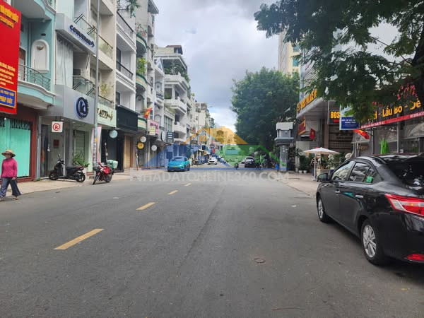 Nhà đường sư vạn hạnh quận 10 phường 10 cũ.
