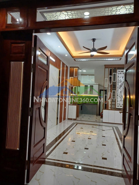 Bán nhà ngô gia tự, long biên 5 tầng, mặt tiền 3,8m
