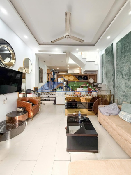 Bán nhà ngõ 9 trường thọ, thủ đức. 75m2, 3 tầng, 3pn, sh. giá 6.85  tỷ. lh: 0933125879