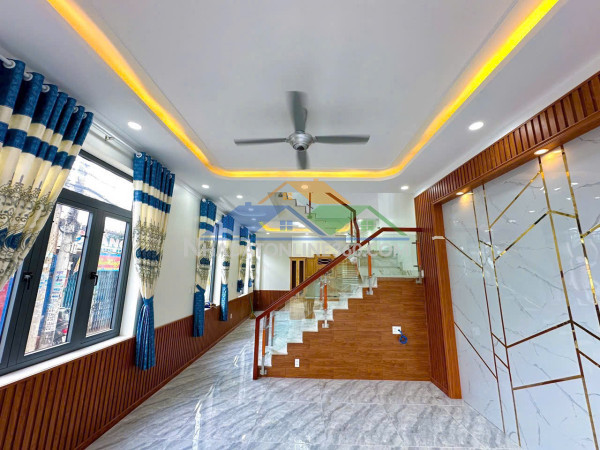 Bán nhà 1 trệt 1 lầu thủ đức,góc 2 mặt tiền hẻm,shr đường xe hơi,giá rẻ
