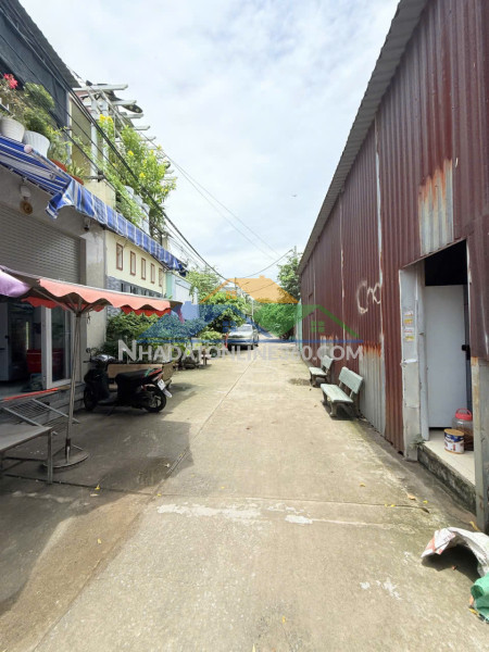 Lê văn quới gần 4 xã giáptân phú hẻm 6m thông xe hơi vào nhà 48m2 -2 tầng nhỉnh 4 tỷ